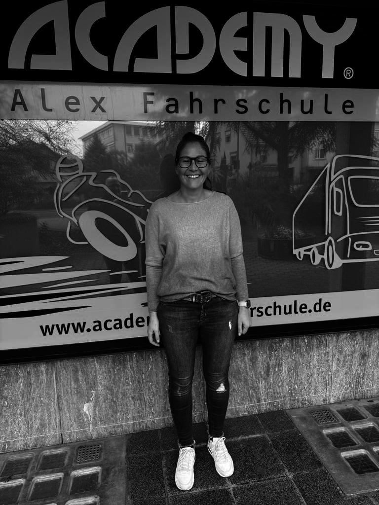 ACADEMY Fahrschule - de.academy.fahrschulen.model.instructor.Instructor@1155f